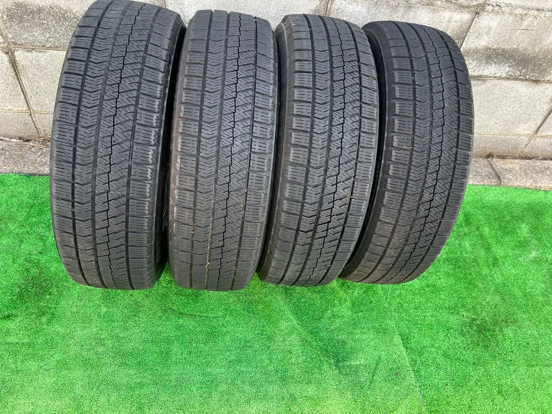 15インチホイールと175/65R15スタッドレスタイヤ