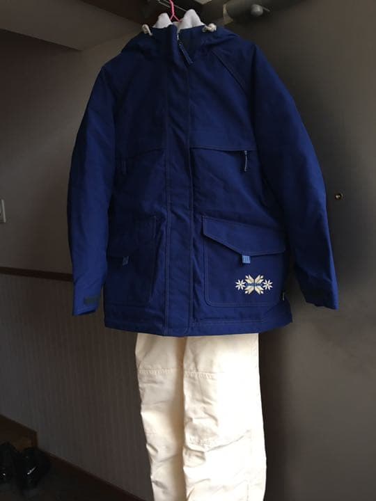 スキー、スノーボー用ウエア、付属品一式。1回使用の美品です