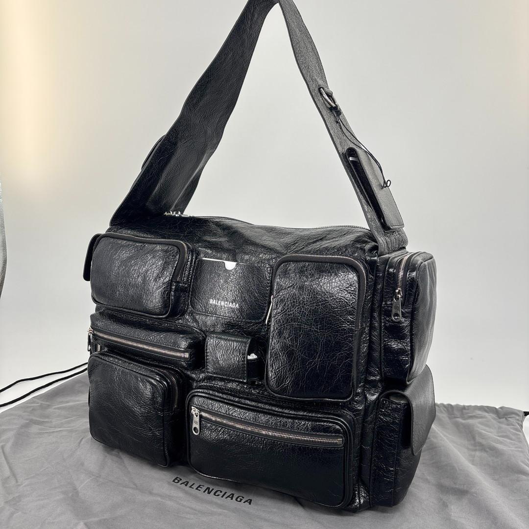 新品未使用 現行 バレンシアガ SUPERBUSY ラージ スリングバッグ 黒