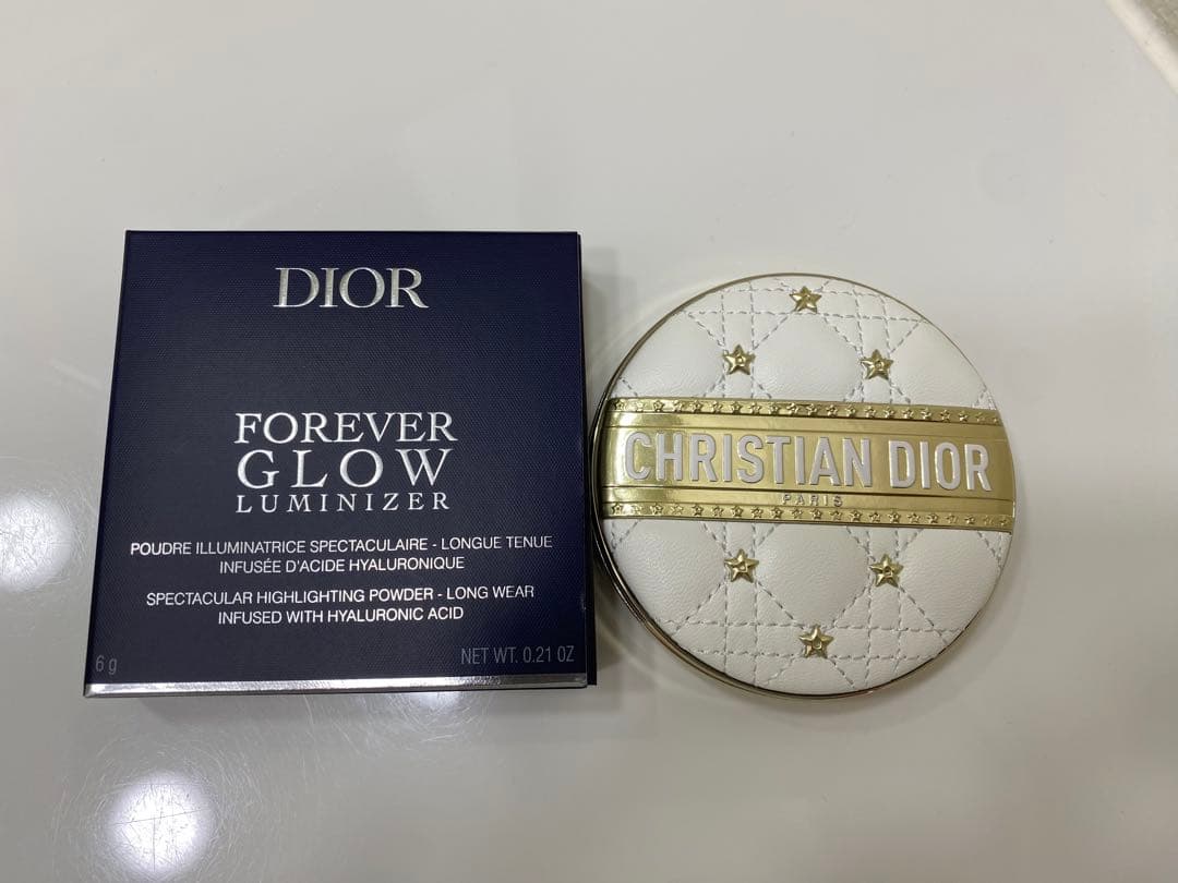 【極美品】ディオールスキンフォーエヴァー グロウルミナイザー001 ホリデー限定