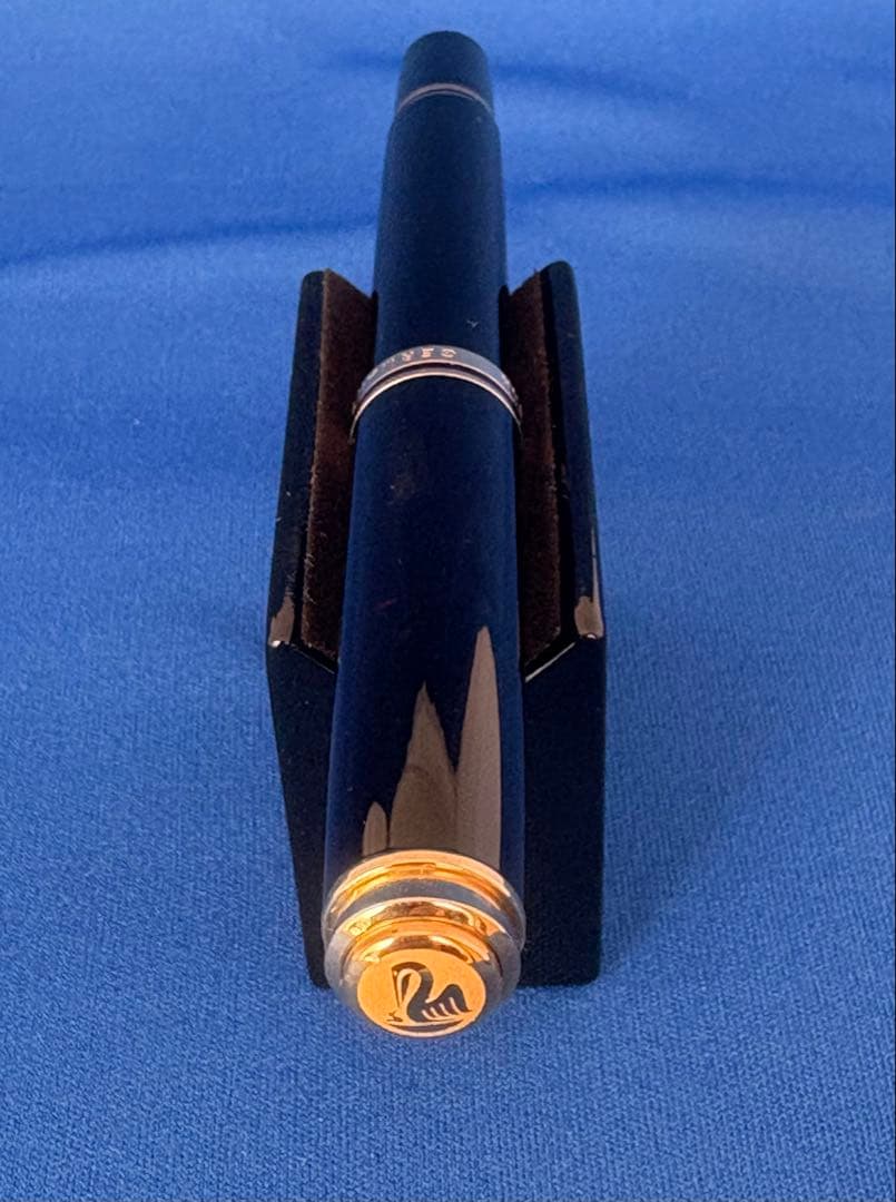 正規輸入品　ペリカン万年筆　スーべレーンM600 F スワンロゴ付き万年筆 黒