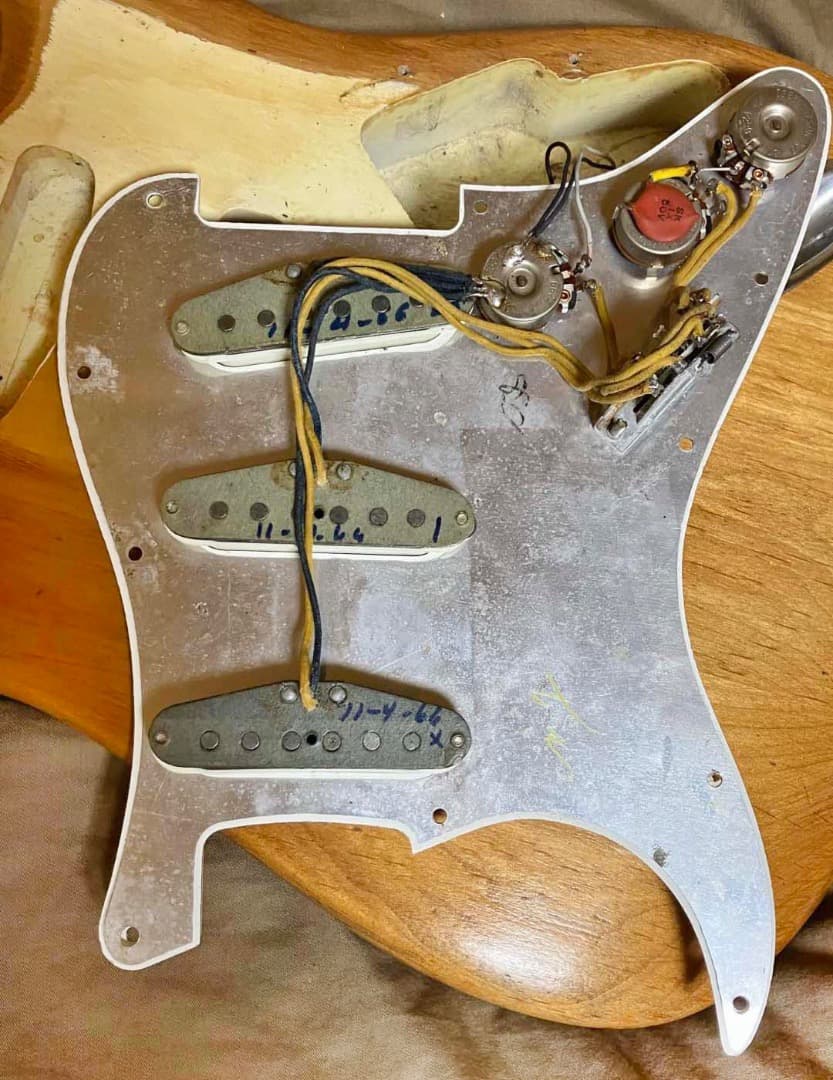 Fender Strato 1968年 元はオリンピックホワイト リフィニッシュ