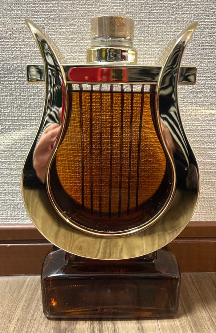 特級ボトル サントリー リザーブハープ型ボトル