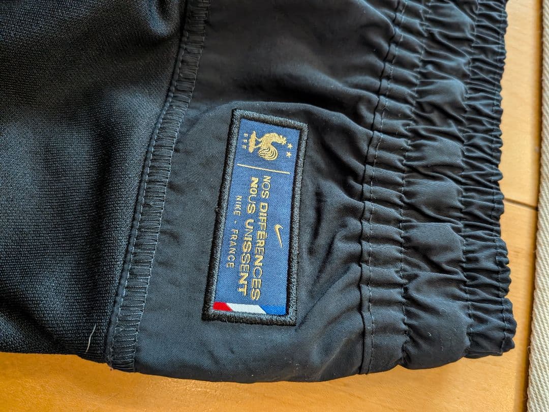 Nike 2022フランス代表トラベルパンツブラック×ゴールド