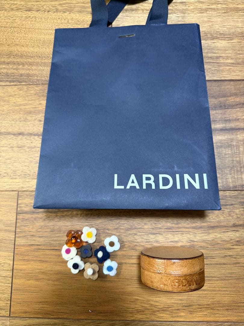 LARDINI ブートニエール9個＋レザーケース＋ショップバッグ