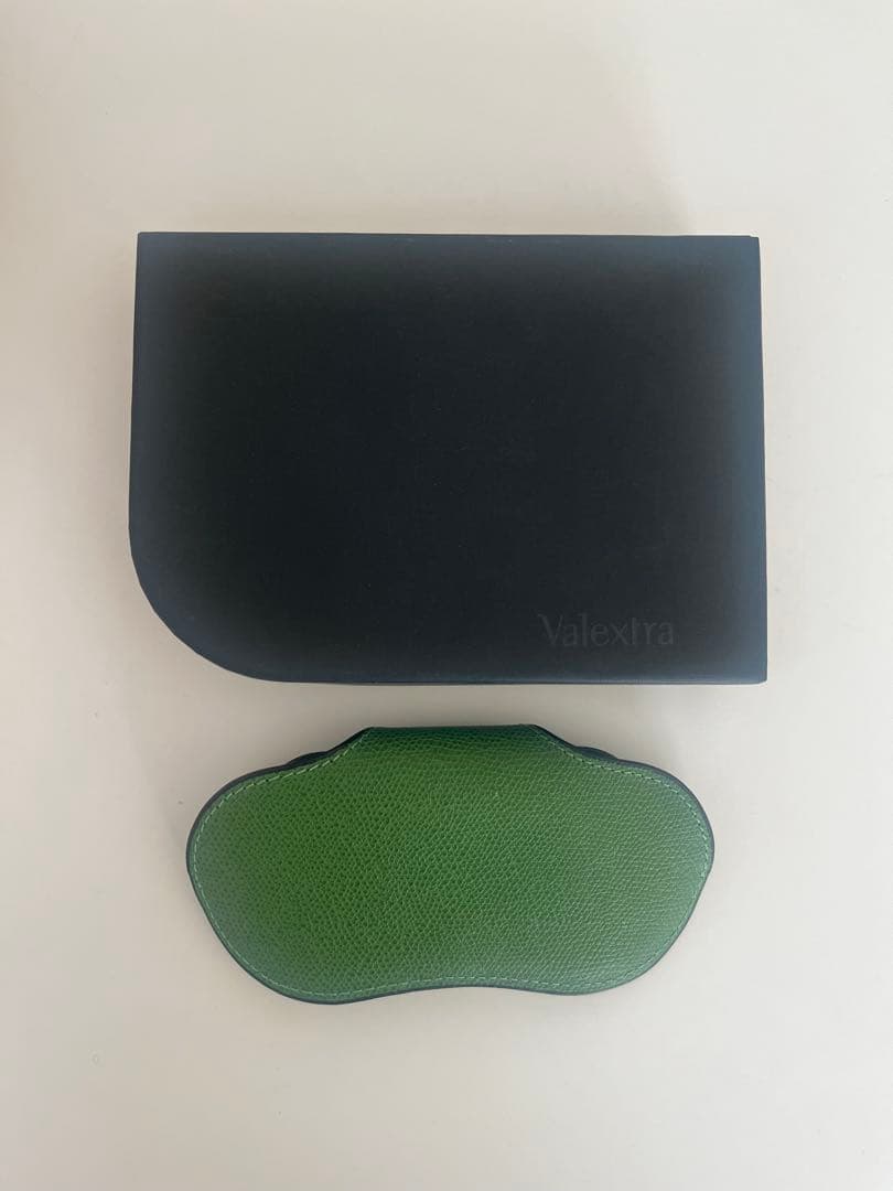 m*t様 N*u様 ヴァレクストラ　Valextra メガネケース ※刻印あり