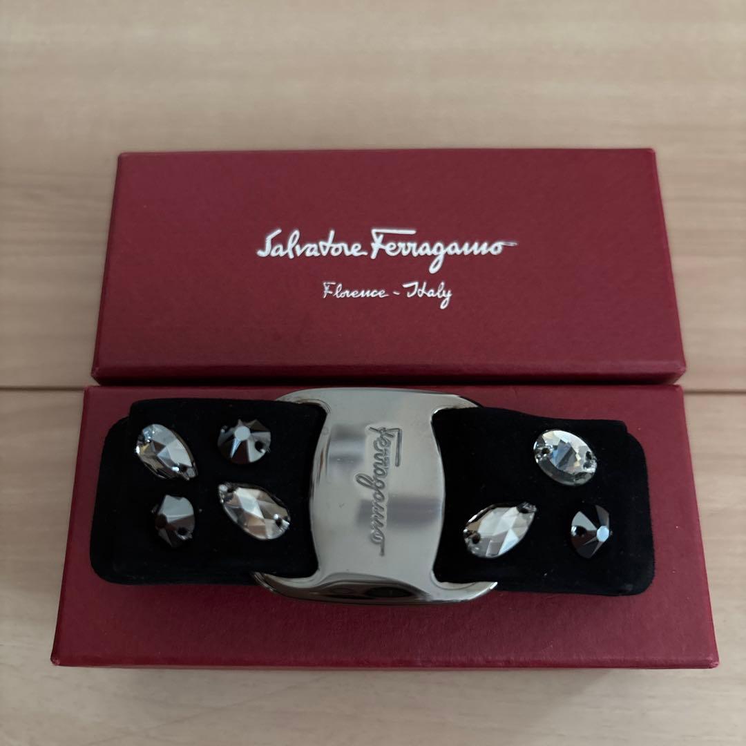 正規品♡フェラガモ バレッタ　スワロフスキー　ビジュー　黒　リボン