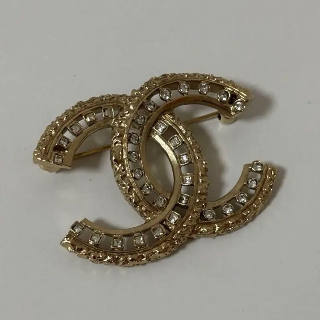 Chanel CCロゴ ゴールドブローチ