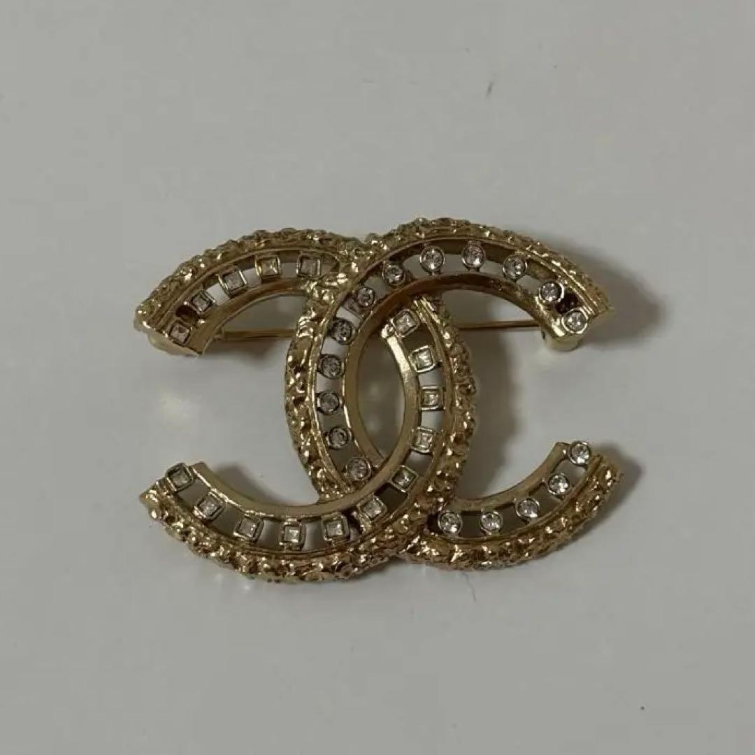 Chanel CCロゴ ゴールドブローチ