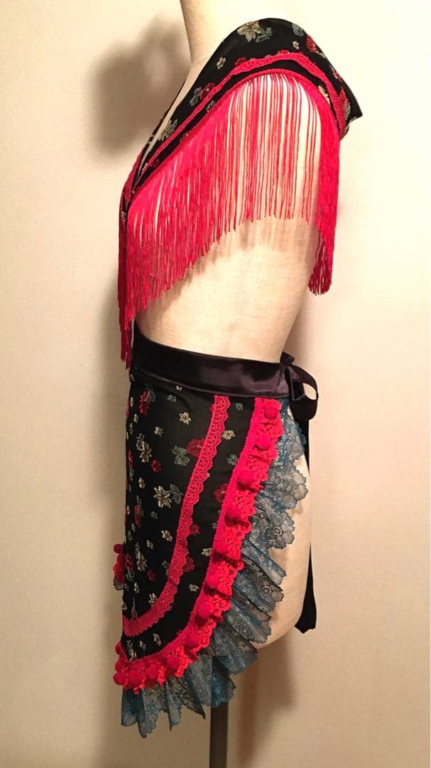 フラメンコ 衣装 エプロン ショートシージョ 赤×黒小花柄