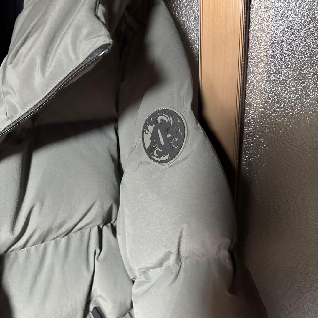 グレー フード付き ダウンジャケット rezard.REIOMORIコラボです。