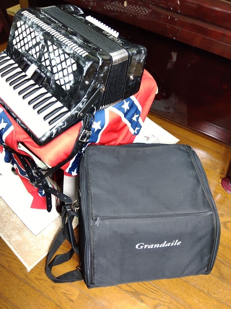 TOMBO Grandaile GT-60 アコーディオンケース付、簡易調律済