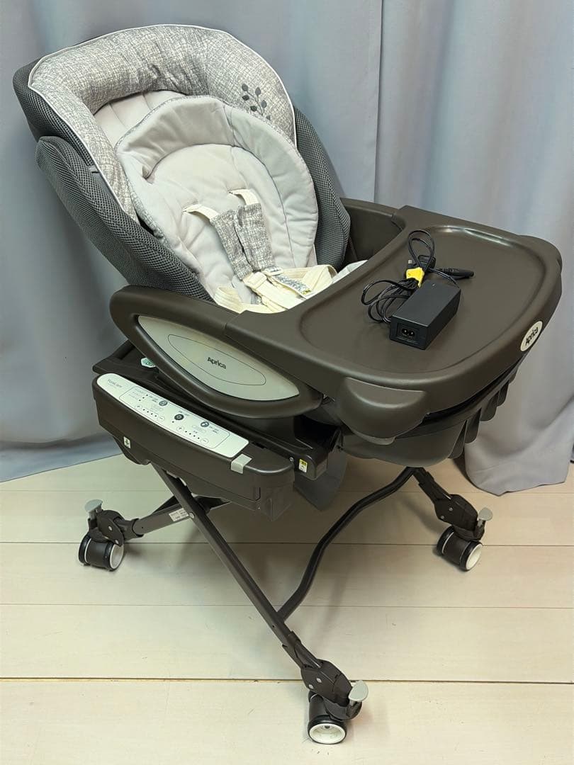 アップリカ　ユラリズム オート ライト　電動ハイローチェア