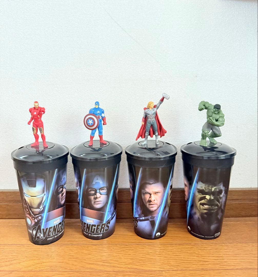 美品　マーベル　アベンジャーズ　劇場限定　タンブラー　ドリンクボトル　フィギュア
