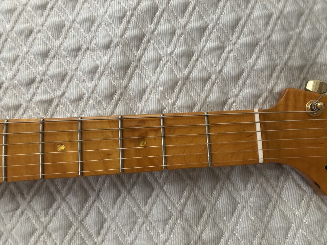 マルチレイヤーストラトタイプ　虎目ネック