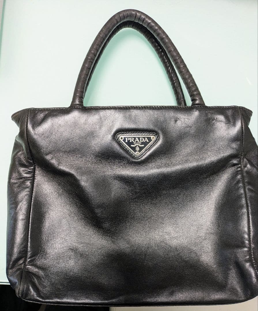 マカロン PRADA ブラック革バッグ