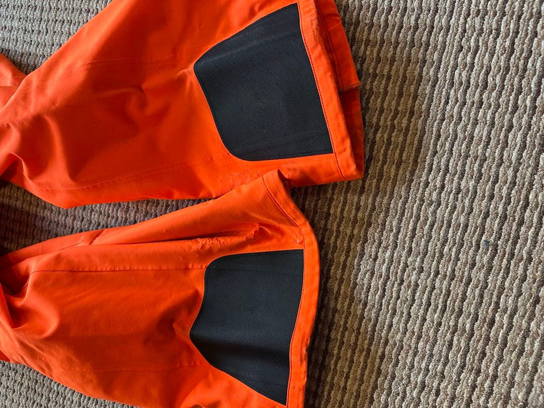 美品　オンヨネ ONYONE スキーウェア デモ DEMO サイズM