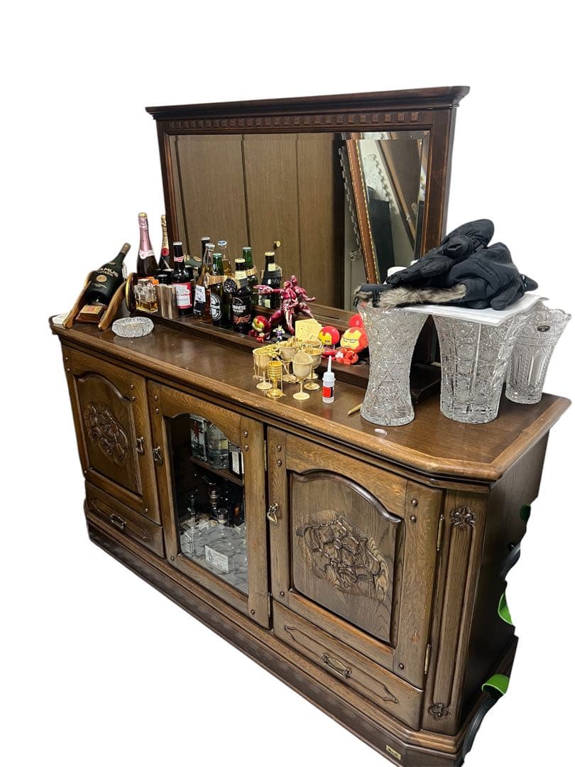 好きな人は好きなやつ　アンティーク風ただのボロ　チェスト　サイドボード　飾り棚