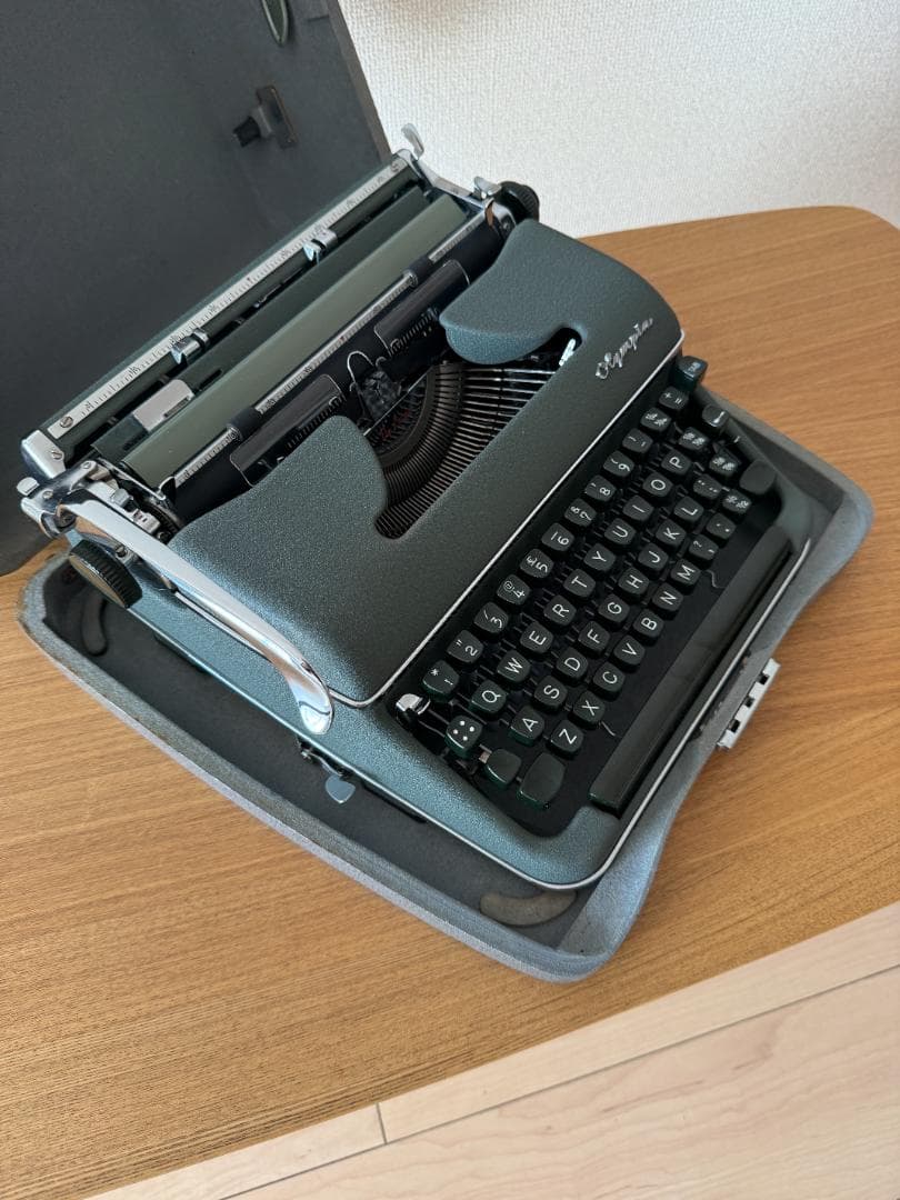 Olympia Model SM タイプライター