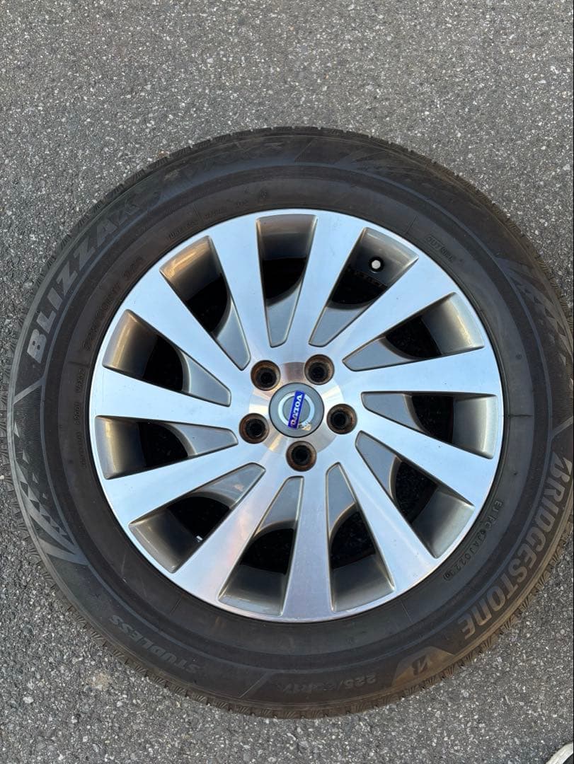 ボルボ ブリザック VRX 3 225/60R17 スタッドレスタイヤ