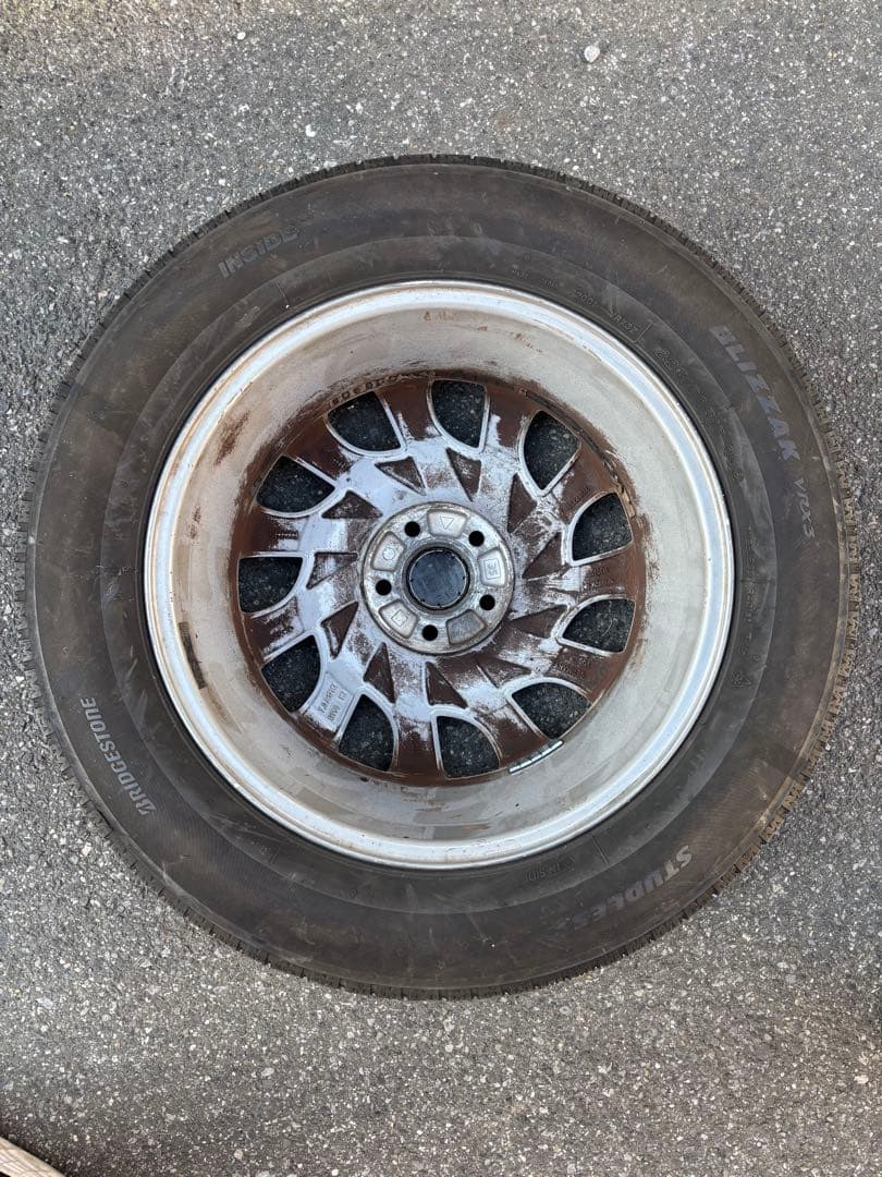 ボルボ ブリザック VRX 3 225/60R17 スタッドレスタイヤ