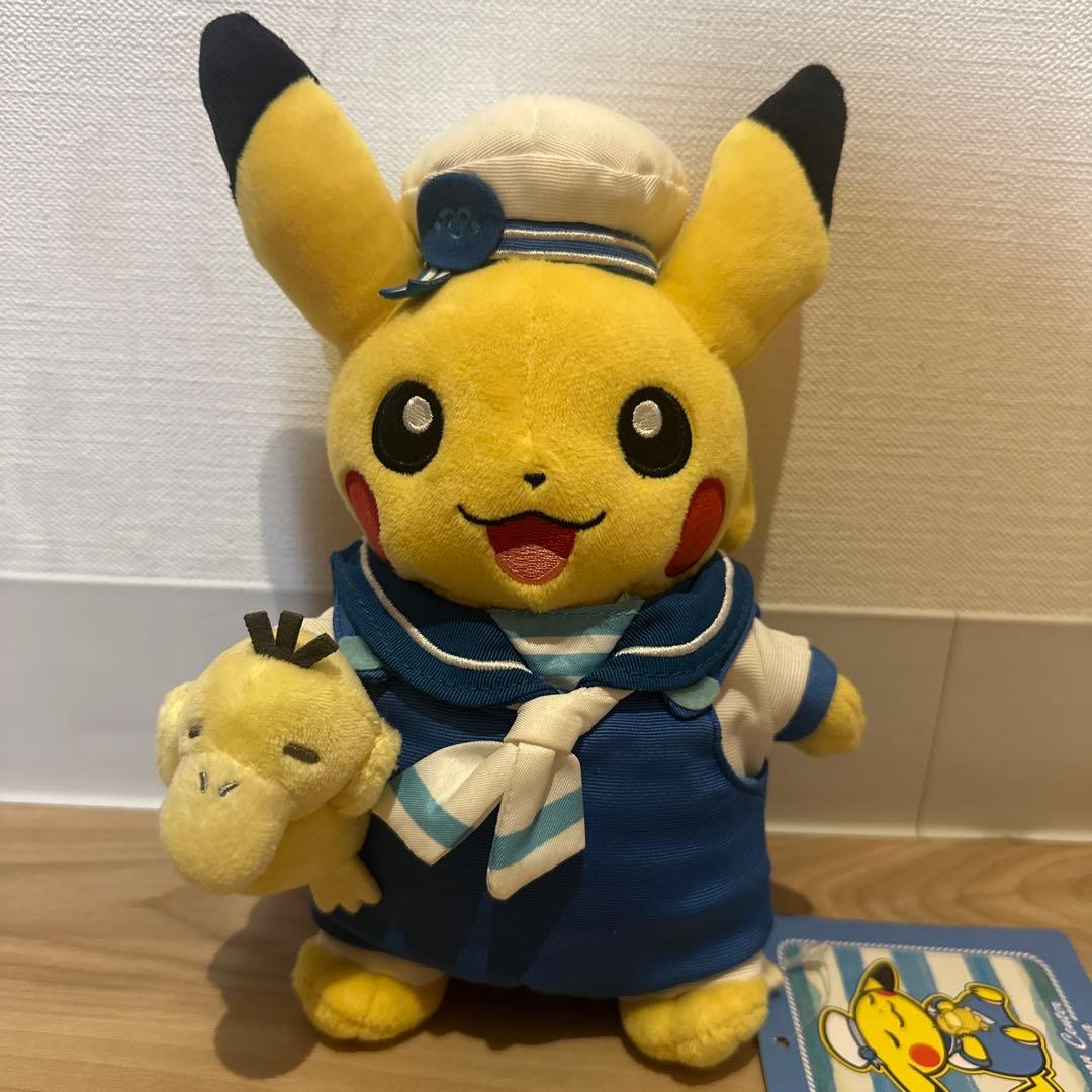 ヨコハマ　ピカチュウ　ぬいぐるみ