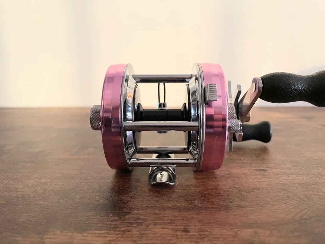 ABU Ambassadeur 5500Cアンバサダー サイモンシモムラ ピンク