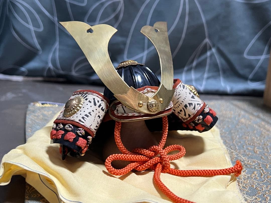 甲冑師 加藤一冑 大円山黒塗筋兜 佐々木盛綱 戦国武将 兜 置物