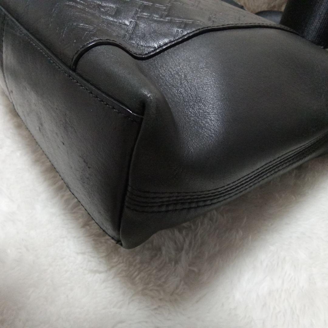 TUMI トゥミ ブラック レザーショルダーバッグ エンボス 型押し