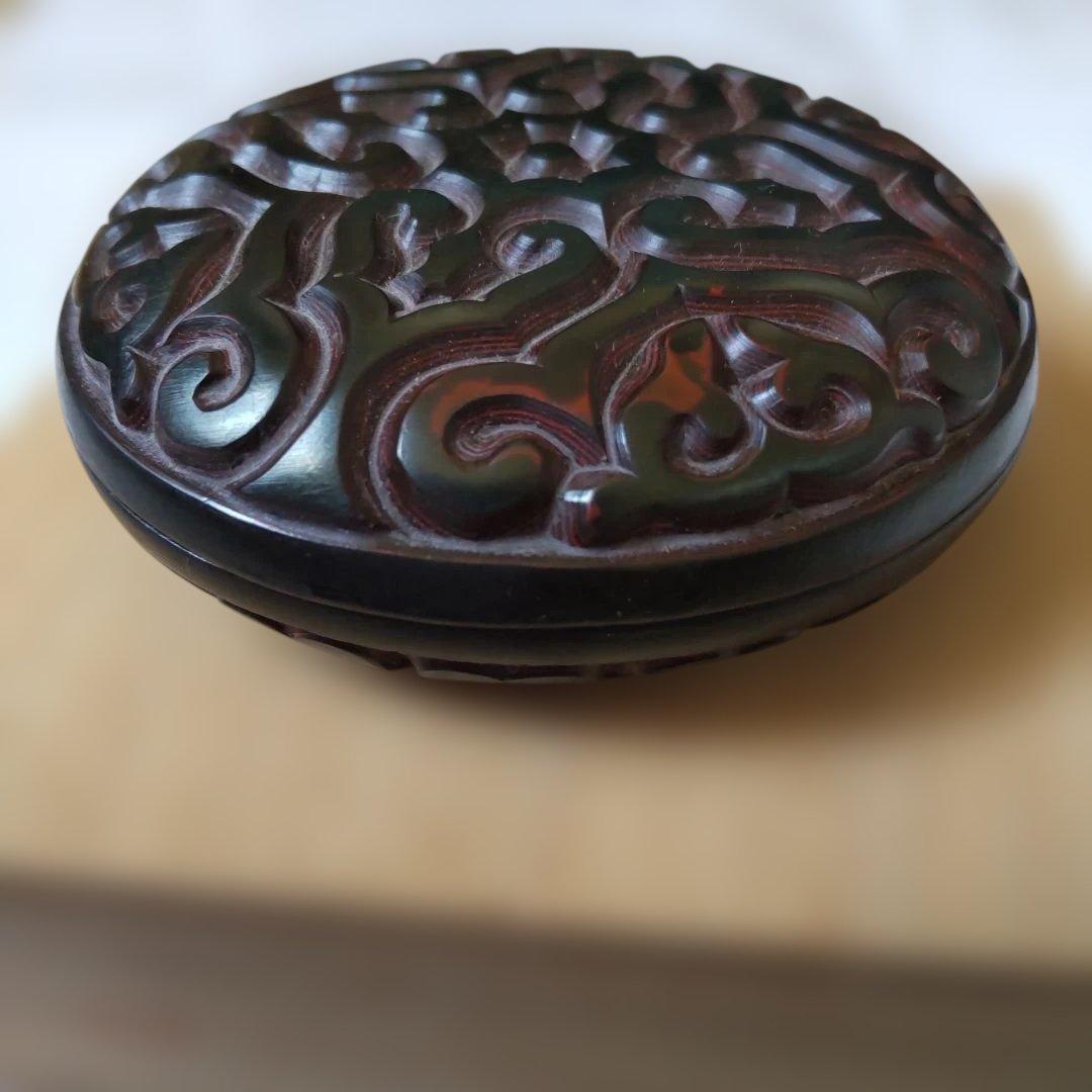 堆漆香合 『 雲彫紋 』 堆黒 香合 堆漆黒香合 共箱 茶道具 美品 です。