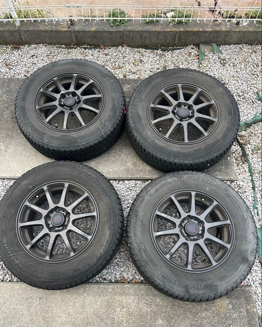 ブリヂストン スタッドレスタイヤ ホイールセット215/70R16デリカd5