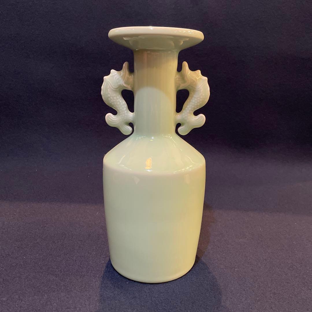 「平戸焼」青磁 【横石 嘉助】(作)の『鯱耳(シャチミミ)花瓶』共箱※美品　花入