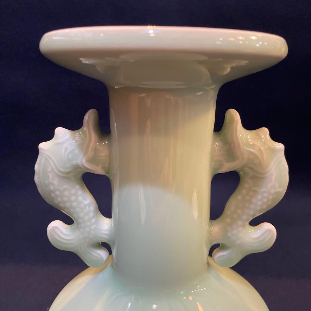 「平戸焼」青磁 【横石 嘉助】(作)の『鯱耳(シャチミミ)花瓶』共箱※美品　花入