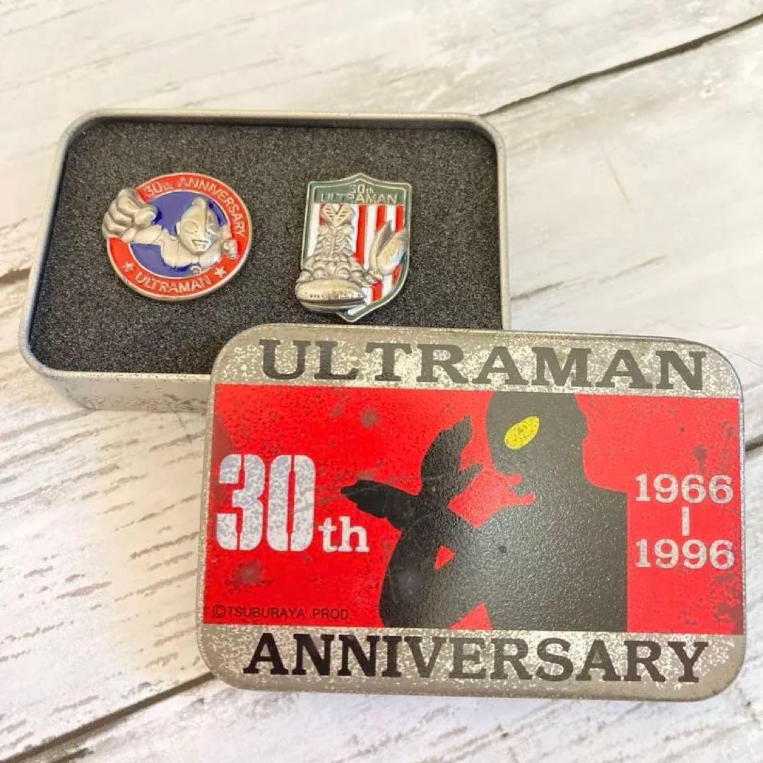 ウルトラマン　限定品　30周年　ピンバッジ
