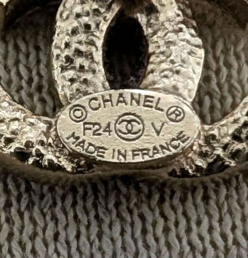 CHANEL CCロゴピアス　刻印 F24 V