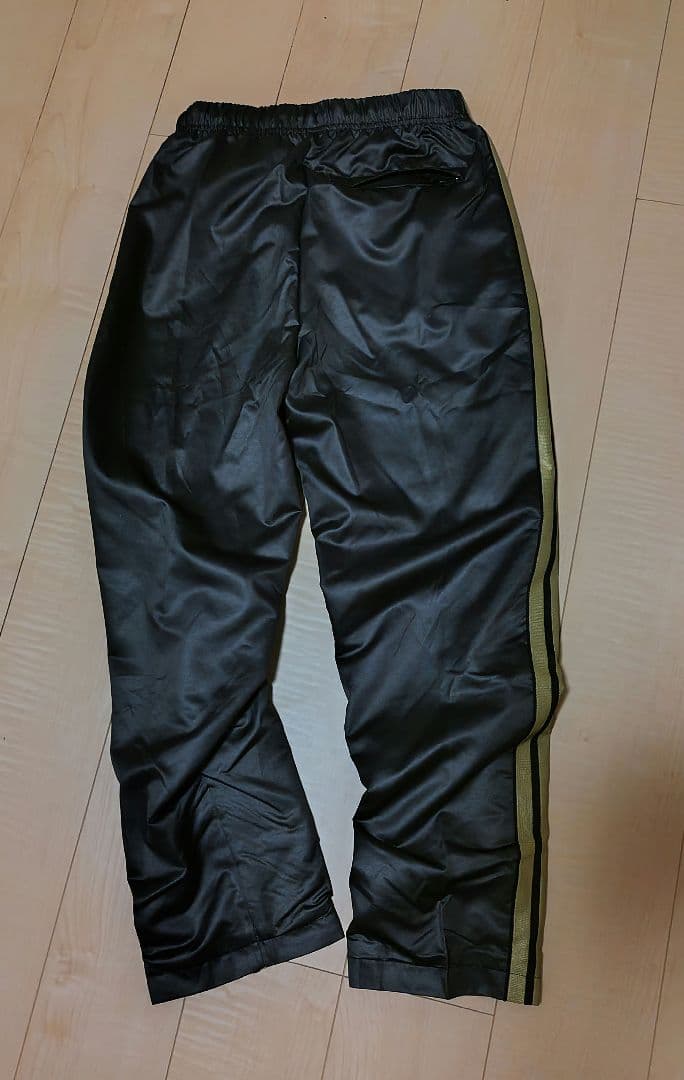 adidasウインドスーツセットアップ上下、光沢、ツヤL　 黒金