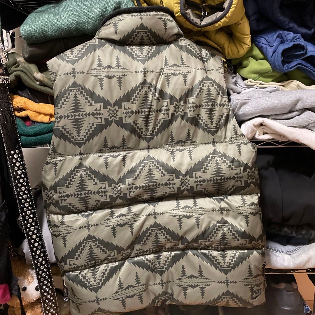 NIKE acg ダウンベスト　ツリー柄　sサイズ