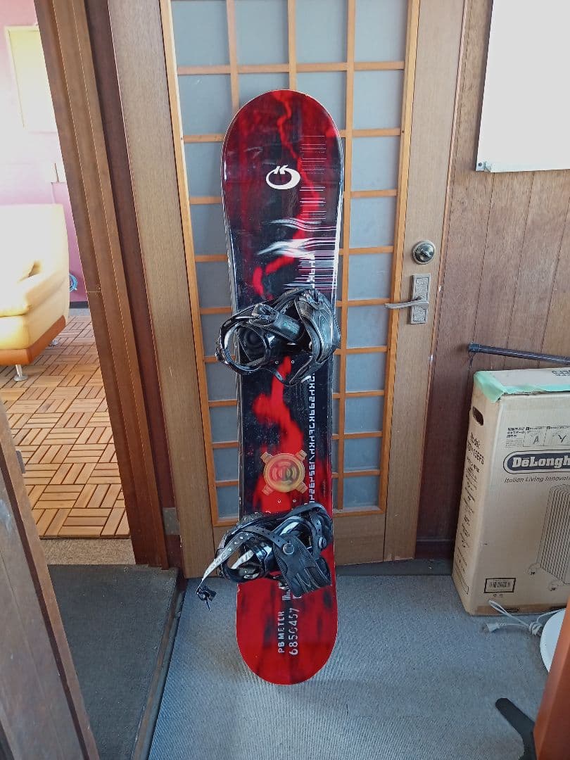 スノーボード 赤/黒 ビンディング付き
