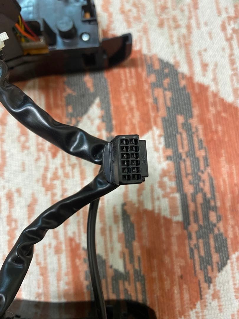 プリウス50系 ステアリングコントロールパネルとステアリングホーンパッド