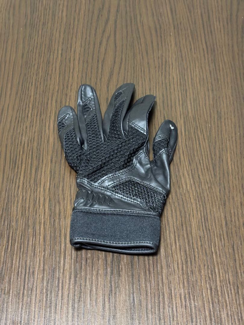 マ*チ様 Mizuno 軟式野球グローブ 黒/赤　投手用　未使用に近い