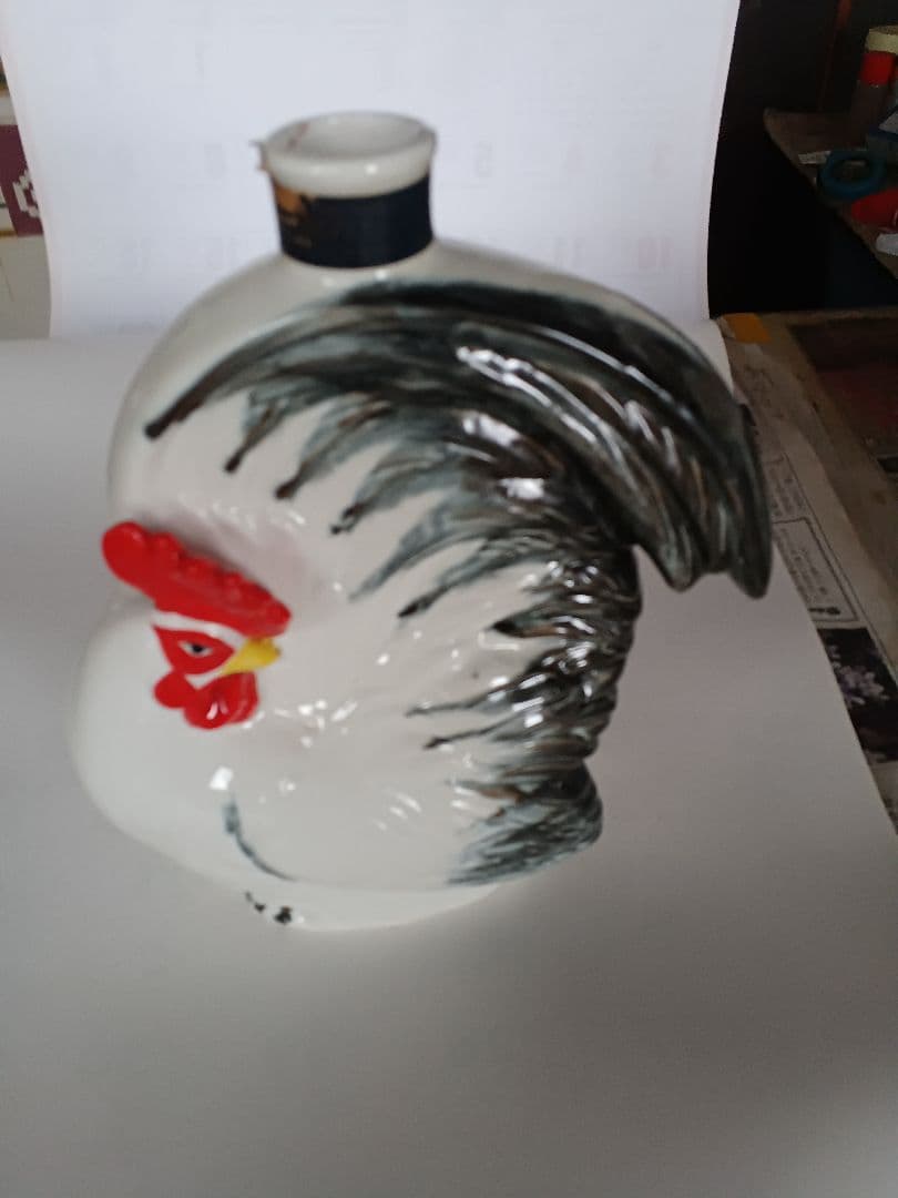 サントリー社の干支ボトルの空容器です。