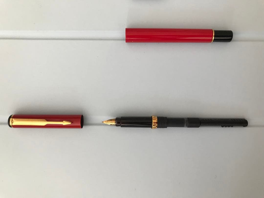 Parkerの万年筆 金色装飾付き