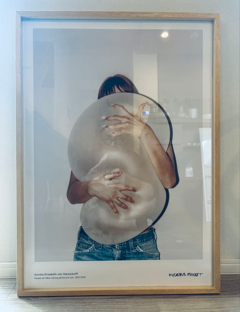 特注木製額装付き アニカ・エリザベス・フォン・ハウスヴォルフ 展覧会ポスター