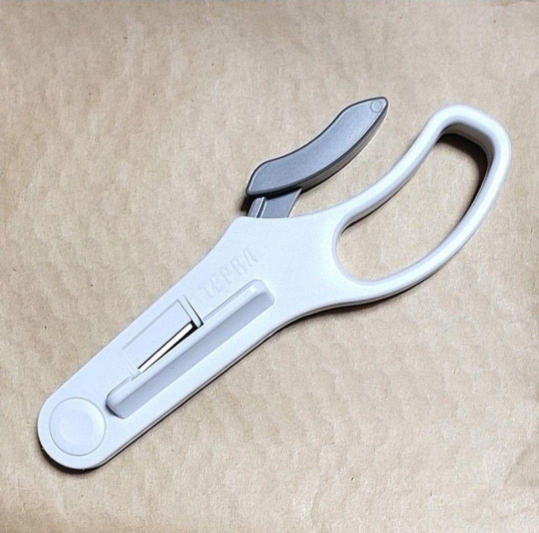 フレークシール をお使いの方に。 簡単便利　テプラ ハーフカッター RH24