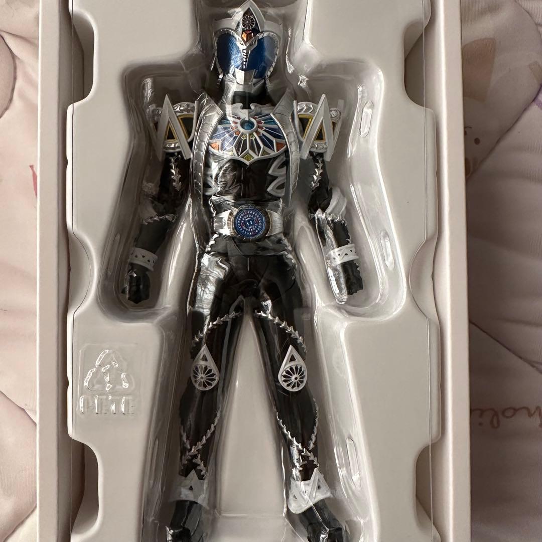 【S.H.Figuarts】 仮面ライダーサガ 【真骨彫製法】