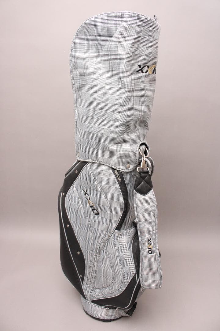 未使用に近いXXIO ゼクシオ キャディバッグ《9.5型》カート 4分割 軽量