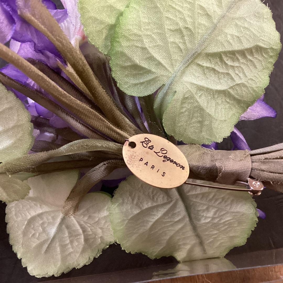 ハグオーワー♡フランスパリ♡レジュロン♡すみれヴァイオレットコサージュ♡バッジ