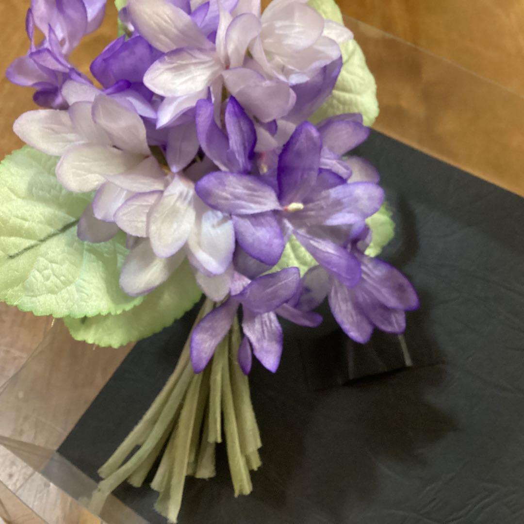 ハグオーワー♡フランスパリ♡レジュロン♡すみれヴァイオレットコサージュ♡バッジ