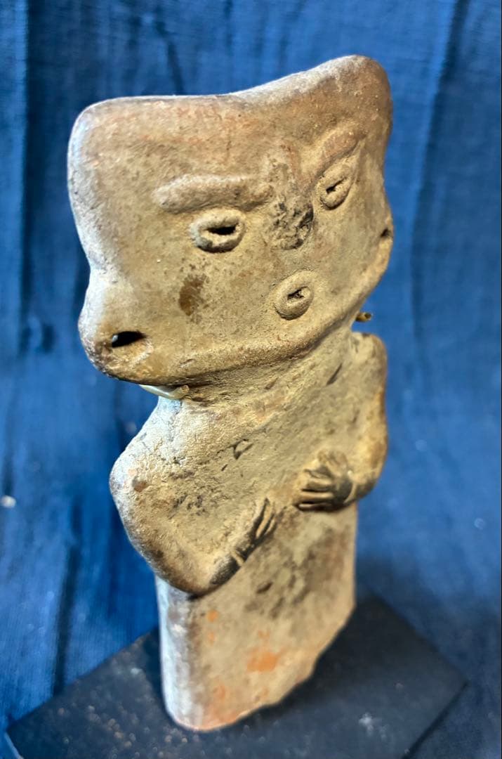 女性の土偶　発掘品　板状土偶　埴輪　縄文時代