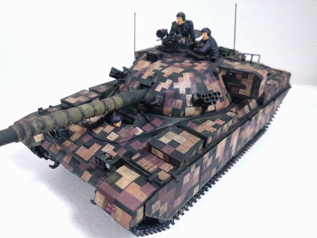 プラモデル戦車プラモデル　1/35チーフテン　デジタル迷彩完成品